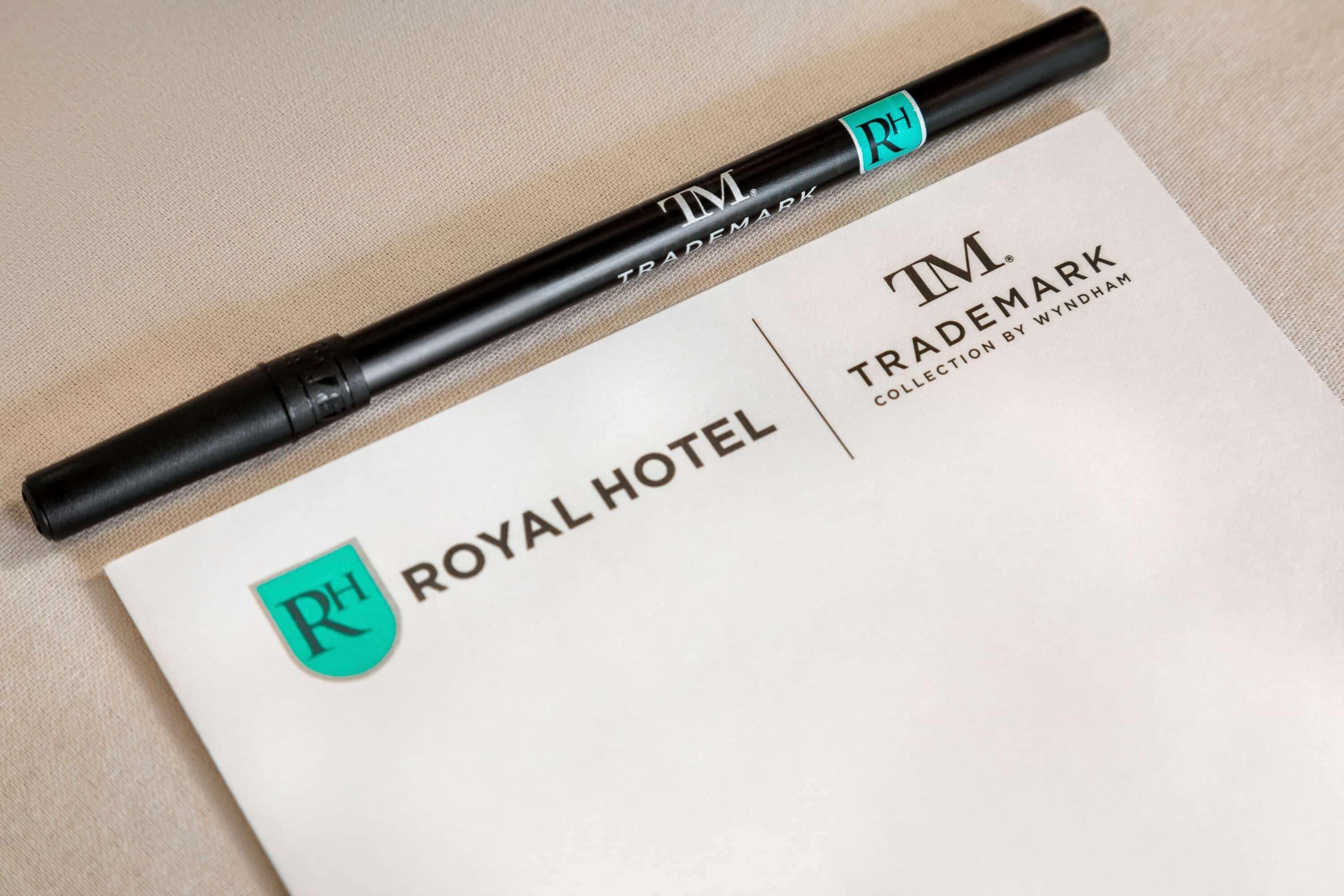 Royal Hotel Calgary, Trademark Collection By Wyndham Exterior foto